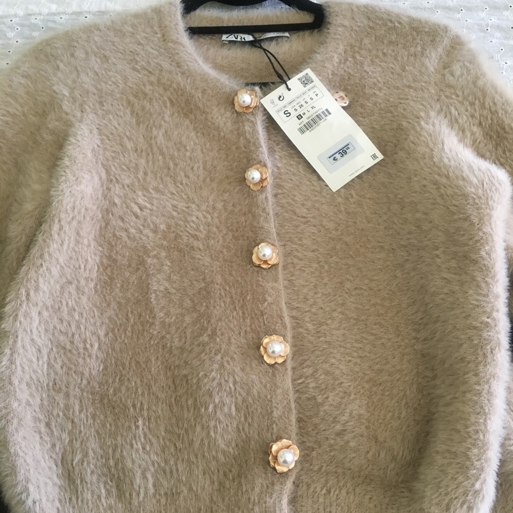 Sweater/ Cardigan